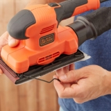 Lijadora orbital Black+Decker BEW220-QS rebajada un 30%, ¡consíguela por solo 26,99 euros en Amazon!
